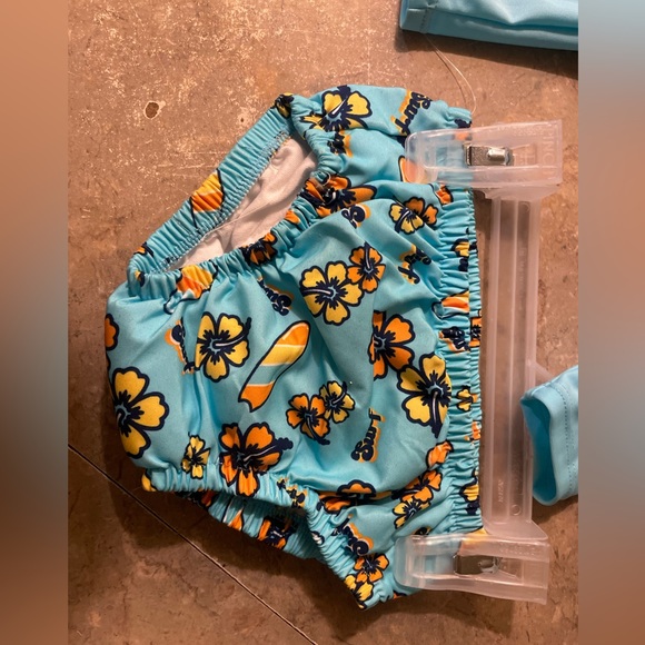 Selling 0-3. Swimming set with matching hat. Brand New With Tags - Picture 3 of 3